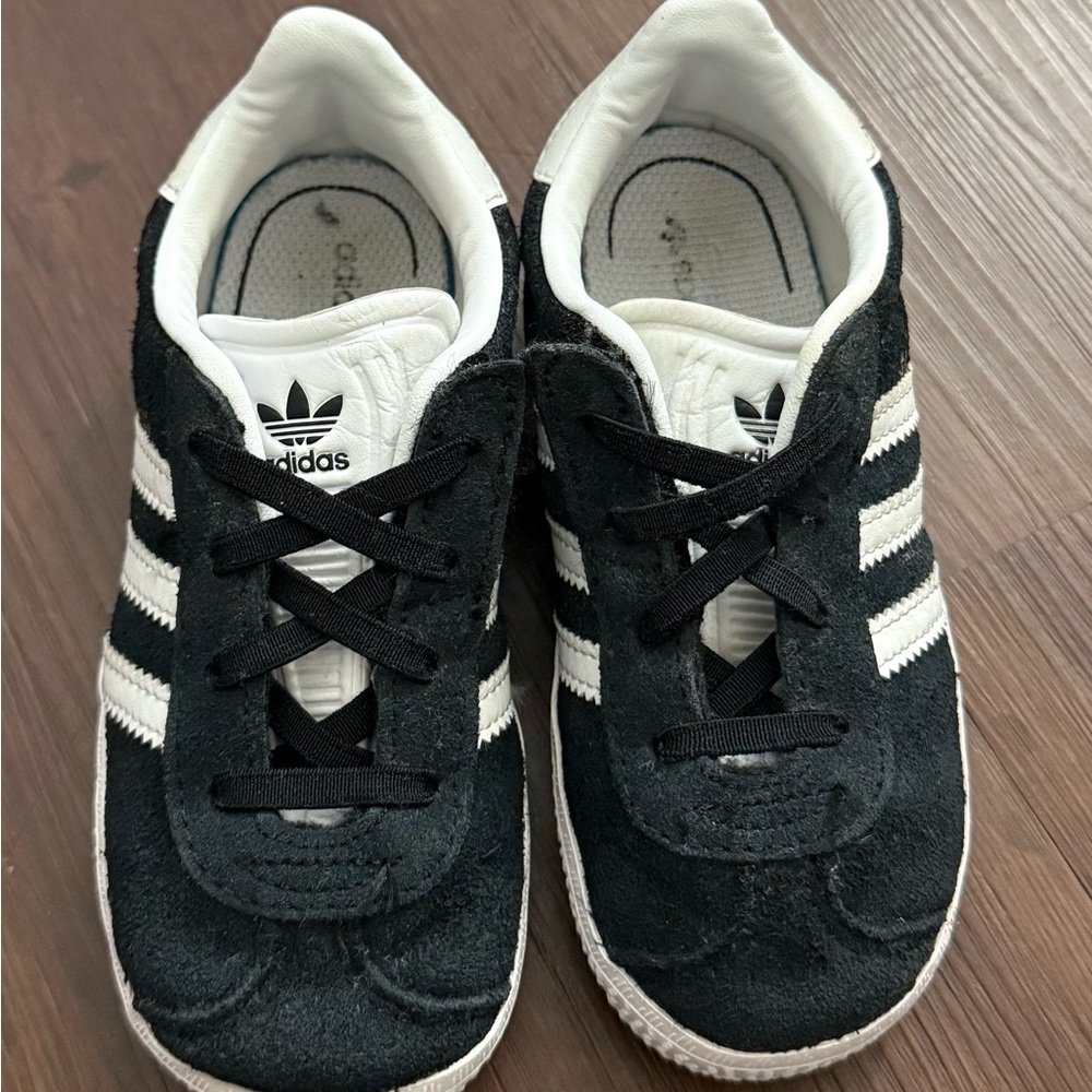 Adidas Black and White Sneakers Sleek Design